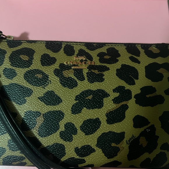 Coach wristlet - Picture 3 of 5